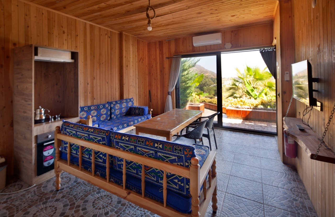 Havuz Önü 4 Kişilik Ahşap Villa
